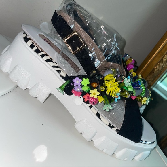 Betsey Johnson Frankee bead embellished platform sandals, size 8.5, NIB - Picture 2 of 12